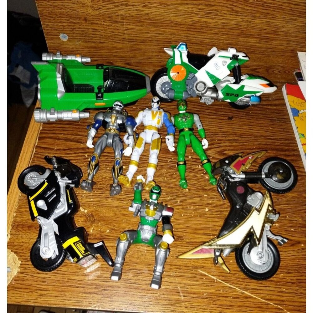 Power Rangers Action Figures sand Bikes Lot (Bandai)
